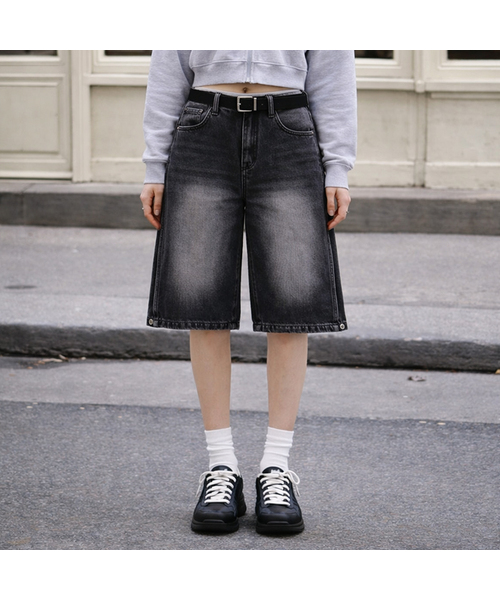 BBAEBBAE(ペッペ)の「サイド切り替えスナップバミューダハーフデニムショートパンツ2カラー(その他パンツ・レディース・ブラック/ブルー・SMALL/MEDIUM/LARGE/X-LARGE)」の1枚目の写真