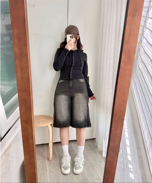 BBAEBBAE(ペッペ)の「サイド切り替えスナップバミューダハーフデニムショートパンツ2カラー(その他パンツ・レディース・ブラック/ブルー・SMALL/MEDIUM/LARGE/X-LARGE)」の10枚目の写真
