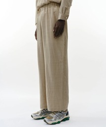 STUDIOUS（ステュディオス）の「【marka/マーカ】ウールシルクフェザークロス / ワイドシリンダーフィットイージーパンツ / WIDE CYLINDER FIT EASY PANTS（スラックス）」