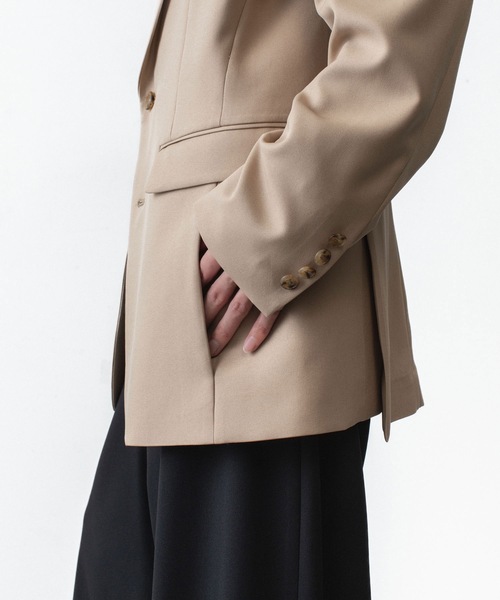 ato(アトウ)の「2 BUTTON NEW RECYCLE POLYESTER JACKET(テーラードジャケット・メンズ・ベージュ/ブラック/トップグレー・44/48/46)」の11枚目の写真