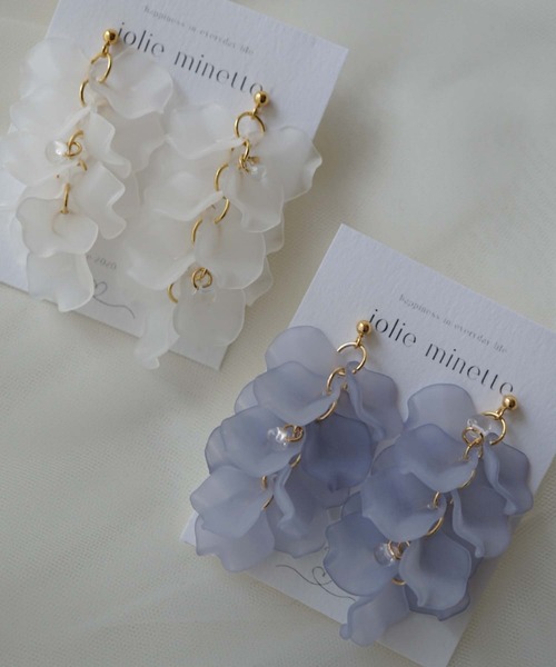 CERCA（チェルカ）の「jolie minette/藤モチーフ シアーフラワーピアス/アレルギー対応（ピアス（両耳用）・レディース・ホワイト/グレイッシュブルー・FREE）」の10枚目の写真