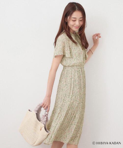 index（インデックス）の「◆【日比谷花壇コラボ】ラッフルタイプリーツワンピース【防シワ/洗濯機OK】（ワンピース・レディース・ベージュ系その他4/ブルー系5/ネイビー系・38/36/40/42）」の7枚目の写真