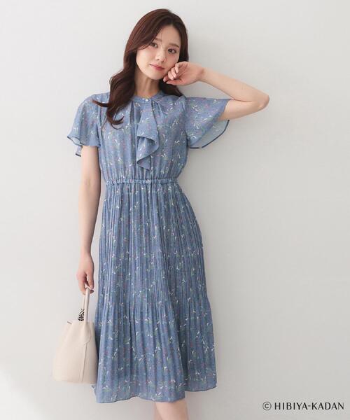 index（インデックス）の「◆【日比谷花壇コラボ】ラッフルタイプリーツワンピース【防シワ/洗濯機OK】（ワンピース・レディース・ベージュ系その他4/ブルー系5/ネイビー系・38/36/40/42）」の11枚目の写真