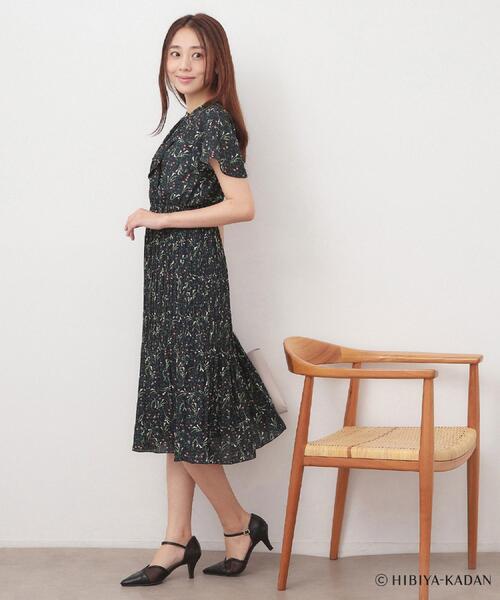 index（インデックス）の「◆【日比谷花壇コラボ】ラッフルタイプリーツワンピース【防シワ/洗濯機OK】（ワンピース・レディース・ベージュ系その他4/ブルー系5/ネイビー系・38/36/40/42）」の17枚目の写真