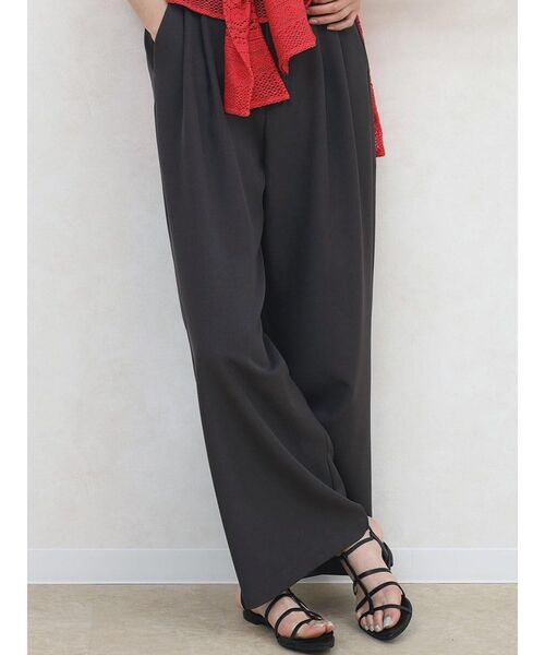 FIKA.(フィーカ)の「2 tucked wide pants(スラックス・レディース・チャコール/ブラック/グレー・MEDIUM/SMALL)」の13枚目の写真