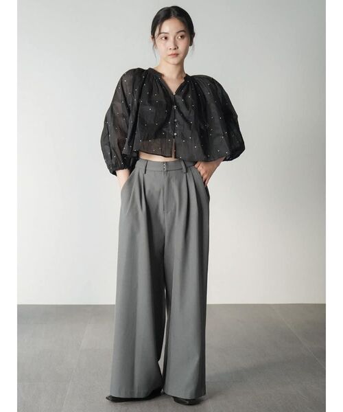 FIKA.(フィーカ)の「2 tucked wide pants(スラックス・レディース・チャコール/ブラック/グレー・MEDIUM/SMALL)」の7枚目の写真