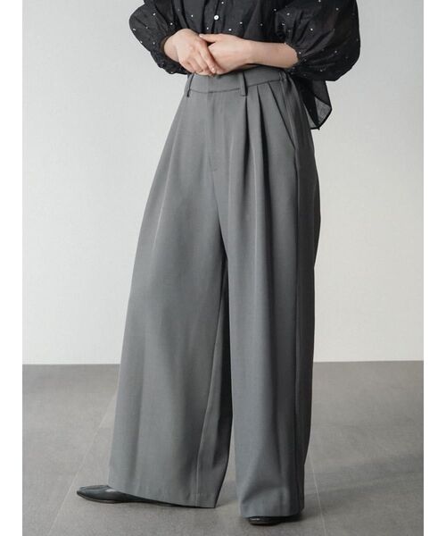 FIKA.(フィーカ)の「2 tucked wide pants(スラックス・レディース・チャコール/ブラック/グレー・MEDIUM/SMALL)」の10枚目の写真