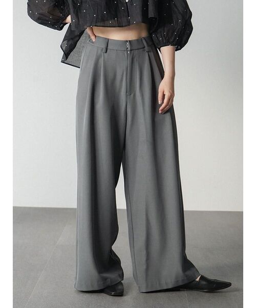 FIKA.(フィーカ)の「2 tucked wide pants(スラックス・レディース・チャコール/ブラック/グレー・MEDIUM/SMALL)」の11枚目の写真