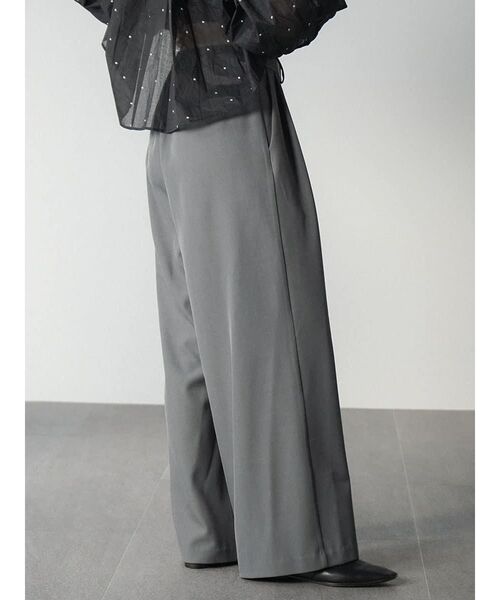 FIKA.(フィーカ)の「2 tucked wide pants(スラックス・レディース・チャコール/ブラック/グレー・MEDIUM/SMALL)」の12枚目の写真