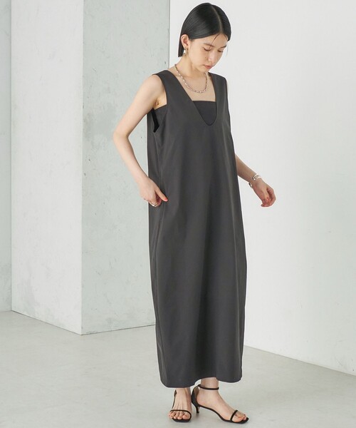 SHIPS(シップス)の「Wai+:〈接触冷感 / 吸水速乾 / 洗濯機可能〉タイプライター コクーン ワンピース(ワンピース・レディース・ブラック/カーキ・ONE SIZE)」の1枚目の写真