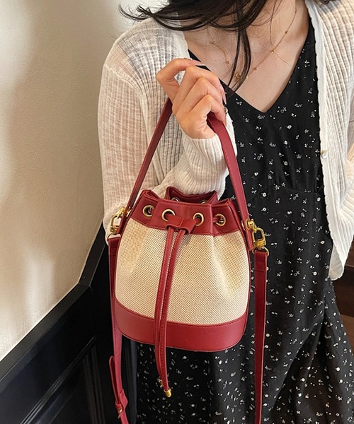 by LEGNA(バイレグナ)の「2way巾着ショルダーバッグ(ショルダーバッグ・レディース・ブラック/シャンパン/レッド/キャメル/ブラウン・FREE)」の5枚目の写真