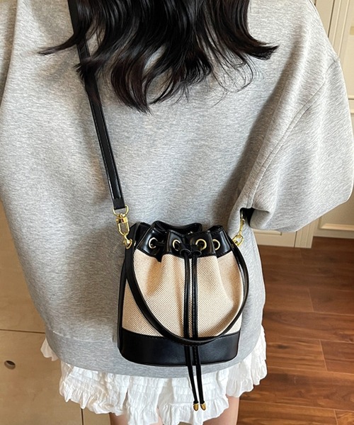 by LEGNA(バイレグナ)の「2way巾着ショルダーバッグ(ショルダーバッグ・レディース・ブラック/シャンパン/レッド/キャメル/ブラウン・FREE)」の10枚目の写真