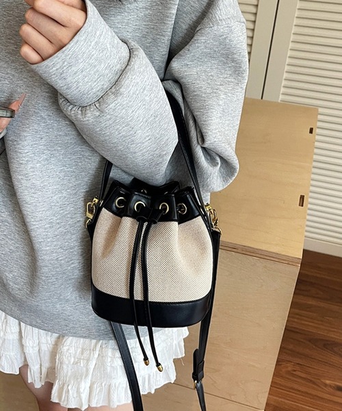 by LEGNA(バイレグナ)の「2way巾着ショルダーバッグ(ショルダーバッグ・レディース・ブラック/シャンパン/レッド/キャメル/ブラウン・FREE)」の11枚目の写真