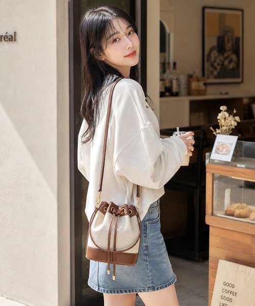 by LEGNA(バイレグナ)の「2way巾着ショルダーバッグ(ショルダーバッグ・レディース・ブラック/シャンパン/レッド/キャメル/ブラウン・FREE)」の12枚目の写真