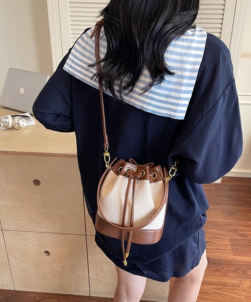 by LEGNA(バイレグナ)の「2way巾着ショルダーバッグ(ショルダーバッグ・レディース・ブラック/シャンパン/レッド/キャメル/ブラウン・FREE)」の13枚目の写真