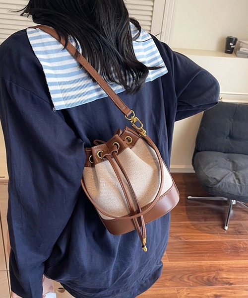 by LEGNA(バイレグナ)の「2way巾着ショルダーバッグ(ショルダーバッグ・レディース・ブラック/シャンパン/レッド/キャメル/ブラウン・FREE)」の14枚目の写真