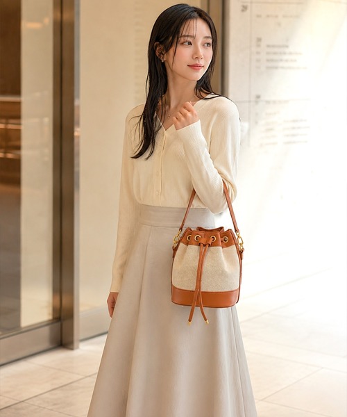 by LEGNA(バイレグナ)の「2way巾着ショルダーバッグ(ショルダーバッグ・レディース・ブラック/シャンパン/レッド/キャメル/ブラウン・FREE)」の15枚目の写真