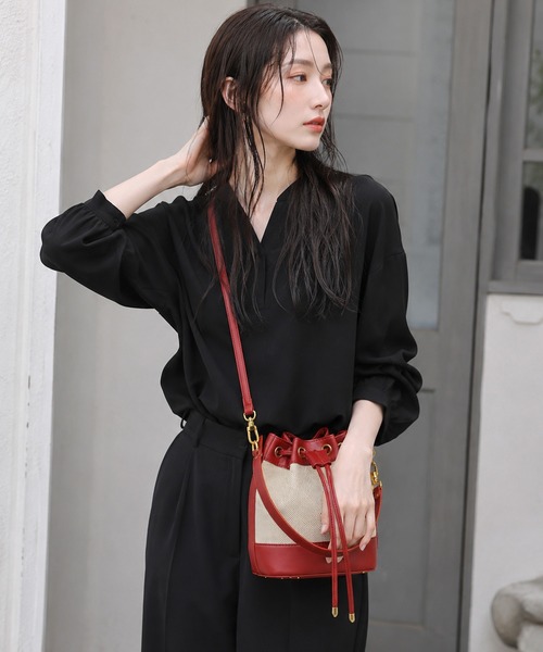 by LEGNA(バイレグナ)の「2way巾着ショルダーバッグ(ショルダーバッグ・レディース・ブラック/シャンパン/レッド/キャメル/ブラウン・FREE)」の19枚目の写真