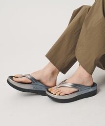 <OOFOS>OOmega LUXE サンダル