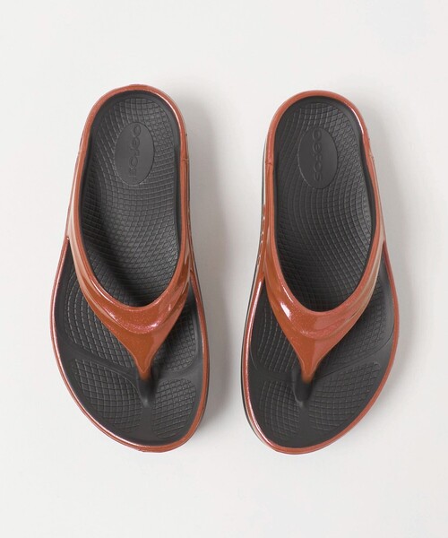 OOFOS(ウーフォス)の「<OOFOS>OOmega LUXE サンダル(サンダル・レディース・その他1/ダークオレンジ・6/8/7)」の7枚目の写真