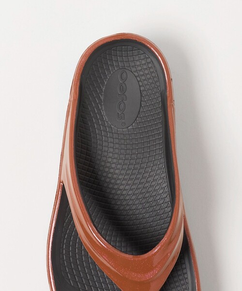 OOFOS(ウーフォス)の「<OOFOS>OOmega LUXE サンダル(サンダル・レディース・その他1/ダークオレンジ・6/8/7)」の11枚目の写真