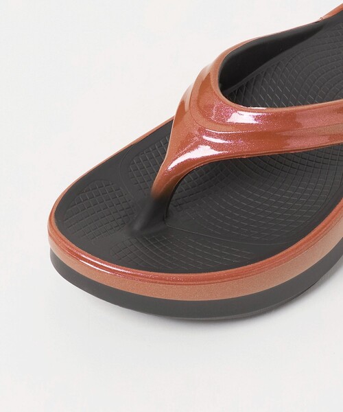 OOFOS(ウーフォス)の「<OOFOS>OOmega LUXE サンダル(サンダル・レディース・その他1/ダークオレンジ・6/8/7)」の12枚目の写真