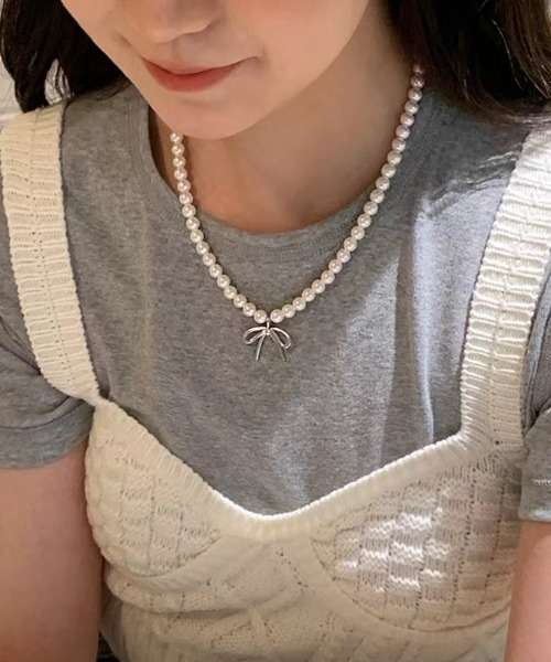 boemy(ボエミー)の「フェイクパールリボン ネックレス(ネックレス・レディース・シルバー・FREE)」の8枚目の写真