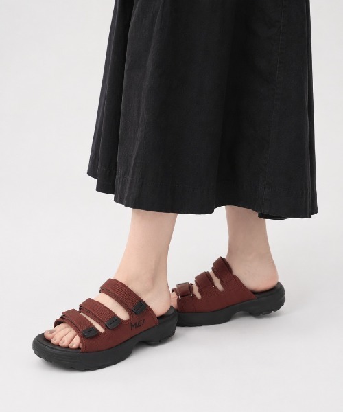 MEI(メイ)の「【 MEI / メイ 】TRIPLE STRAP SANDALS / トリプルストラップサンダル(サンダル・レディース・ブラック/ブラウン/オリーブ・M/S/L)」の1枚目の写真