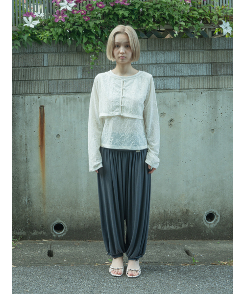 PEEVES PEEVES（フィブス フィブス）の「Floral Texture Cropped Cardigan / Cream（カーディガン/ボレロ・レディース・その他・OS）」の2枚目の写真