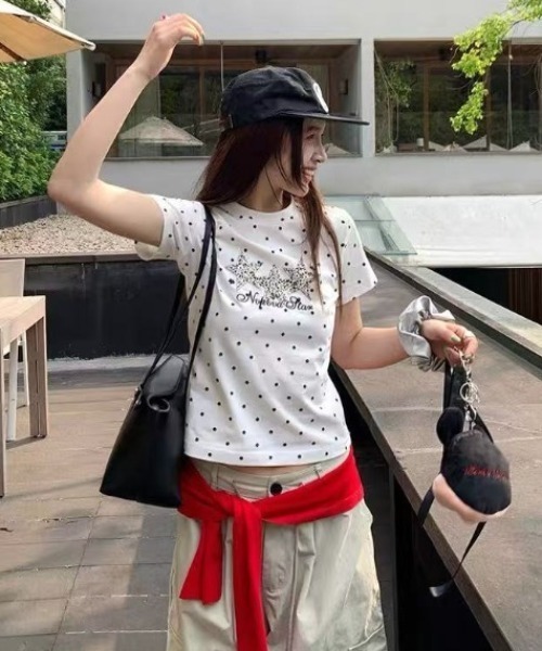 DIAVEL(ディアベル)の「【春夏新作】スターグラフィックドット柄Tシャツ(Tシャツ/カットソー・レディース・ホワイト・M)」の3枚目の写真