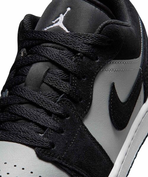 JORDAN BRAND(ジョーダンブランド)の「エア ジョーダン 1 LOW メンズシューズ / Air Jordan 1 Low Men's Shoes 553558-048 Black(スニーカー・メンズ・ブラック・29/28.5/26.5/28/27.5/27/29.5/25/25.5/26/30)」の10枚目の写真