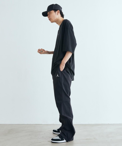 JORDAN BRAND(ジョーダンブランド)の「エア ジョーダン 1 LOW メンズシューズ / Air Jordan 1 Low Men's Shoes 553558-048 Black(スニーカー・メンズ・ブラック・29/28.5/26.5/28/27.5/27/29.5/25/25.5/26/30)」の2枚目の写真