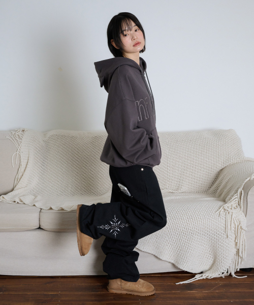 ITZAVIBE(イッザバイブ)の「LOW-RISE FLOWER EMBROIDERY PANTS(その他パンツ・レディース・その他・MEDIUM/LARGE)」の4枚目の写真