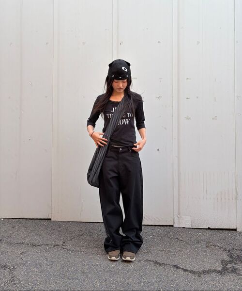 ITZAVIBE（イッザバイブ）の「LOW-RISE FLOWER EMBROIDERY PANTS（その他パンツ・レディース・その他・MEDIUM/LARGE）」の13枚目の写真