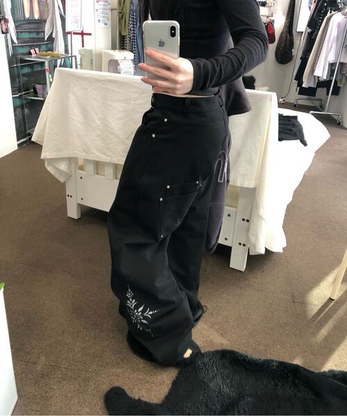 ITZAVIBE（イッザバイブ）の「LOW-RISE FLOWER EMBROIDERY PANTS（その他パンツ・レディース・その他・MEDIUM/LARGE）」の4枚目の写真
