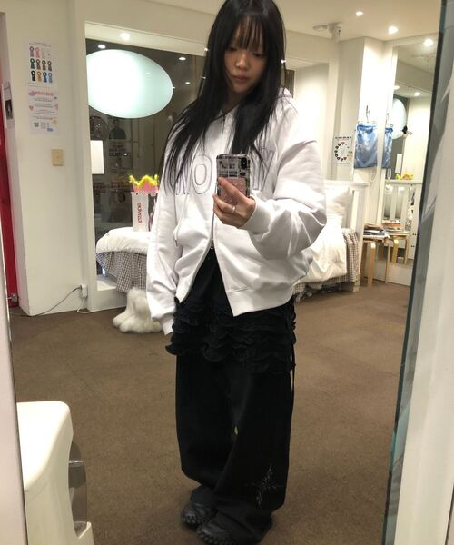 ITZAVIBE（イッザバイブ）の「LOW-RISE FLOWER EMBROIDERY PANTS（その他パンツ・レディース・その他・MEDIUM/LARGE）」の18枚目の写真