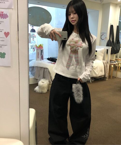 ITZAVIBE（イッザバイブ）の「LOW-RISE FLOWER EMBROIDERY PANTS（その他パンツ・レディース・その他・MEDIUM/LARGE）」の19枚目の写真