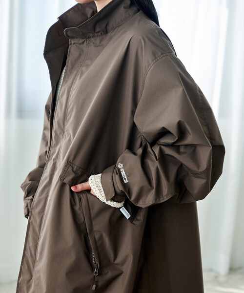 FREAK'S STORE(フリークスストア)の「+Phenix × FREAK'S STORE/プラスフェニックス 別注 GORE-TEX WINDSTOPPER MODS COAT/ゴアテックス ウインドストッパーモッズコート/モッズコート(モッズコート・レディース・ネイビー/ブラウン/ブラック・MEDIUM/SMALL)」の4枚目の写真