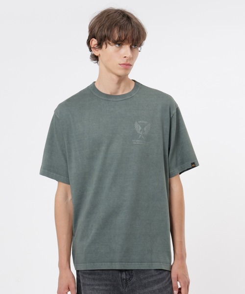 Alpha Industries(アルファインダストリーズ)の「Alpha Industries/アルファ インダストリーズ/ESSENTIAL RELAXED FIT TEE (BATTLEWASH AIR CORPS)/エッセンシャル リラックスフィットTシャツ(Tシャツ/カットソー・メンズ・ブラック/セージグリーン・S/M/L/XL)」の2枚目の写真
