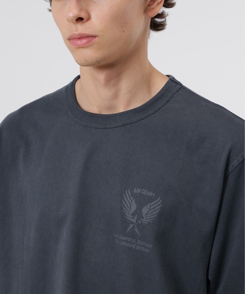 Alpha Industries(アルファインダストリーズ)の「Alpha Industries/アルファ インダストリーズ/ESSENTIAL RELAXED FIT TEE (BATTLEWASH AIR CORPS)/エッセンシャル リラックスフィットTシャツ(Tシャツ/カットソー・メンズ・ブラック/セージグリーン・S/M/L/XL)」の9枚目の写真