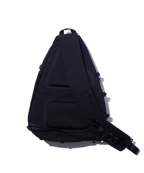 F/CE. (エフシーイー)の「F/CE. TEXNIC DRAWSTRING SLINGER BAG / エフシーイー テックスニック ドローストリング スリンガーバッグ(ショルダーバッグ・メンズ・ブラック・FREE)」の2枚目の写真