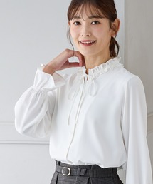 フリルネックブラウス