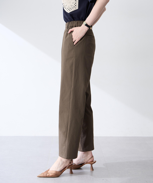 Petit Honfleur(プチオンフルール)の「ストレッチストレートパンツ【ウエストゴム】(その他パンツ・レディース・ベージュ/ブラウン・M/L)」の5枚目の写真