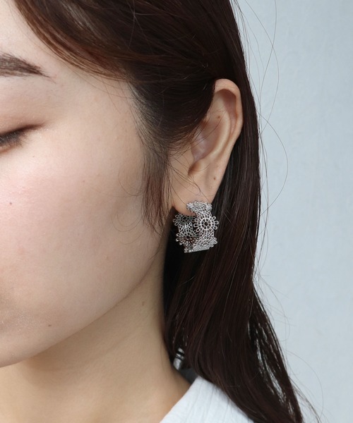 Cepica(セピカ)の「メタルレースフープピアス(ピアス(両耳用)・レディース・シルバー・FREE)」の5枚目の写真