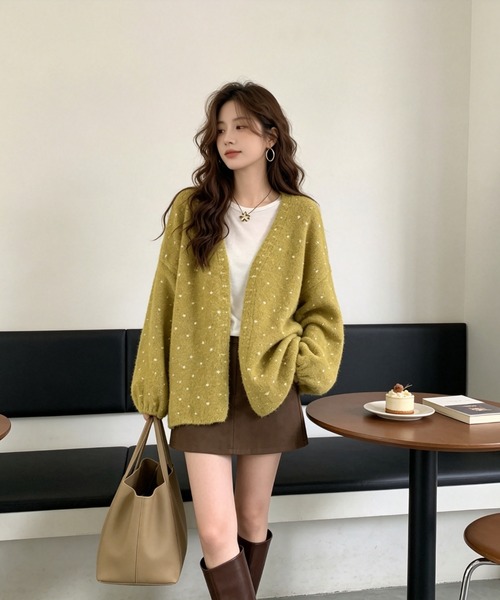 witch(ウイッチ)の「ボリュームスリーブVネックニットカーディガン(ニット/セーター・レディース・ベージュ/ブラウン/グレー/グリーン/アイボリー・FREE)」の12枚目の写真
