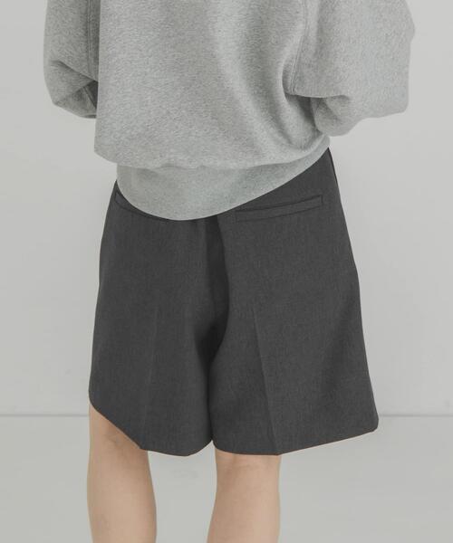 KBF(ケイビーエフ)の「シンプルショートパンツ(その他パンツ・レディース・チャコールグレー/ダークブラウン/ブラック・ONE)」の1枚目の写真