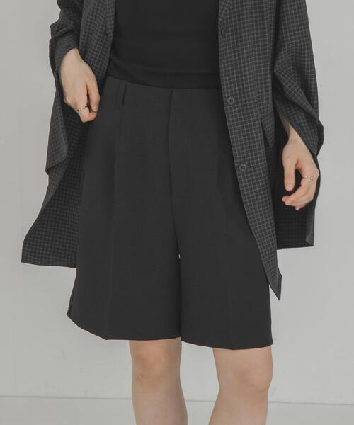 KBF(ケイビーエフ)の「シンプルショートパンツ(その他パンツ・レディース・チャコールグレー/ダークブラウン/ブラック・ONE)」の2枚目の写真