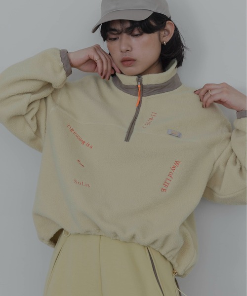 Eimee Law(エイミーロウ)の「ランダム刺繍フリースZIPプルオーバー(その他トップス・レディース・ダークグレー/ライトイエロー/ライトベージュ・FREE)」の3枚目の写真
