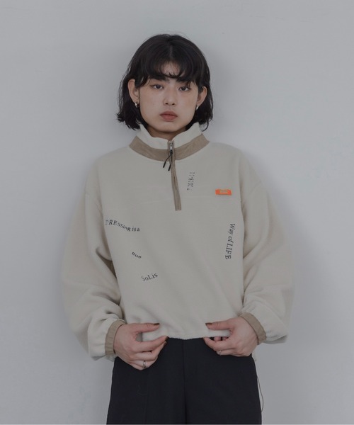 Eimee Law(エイミーロウ)の「ランダム刺繍フリースZIPプルオーバー(その他トップス・レディース・ダークグレー/ライトイエロー/ライトベージュ・FREE)」の6枚目の写真