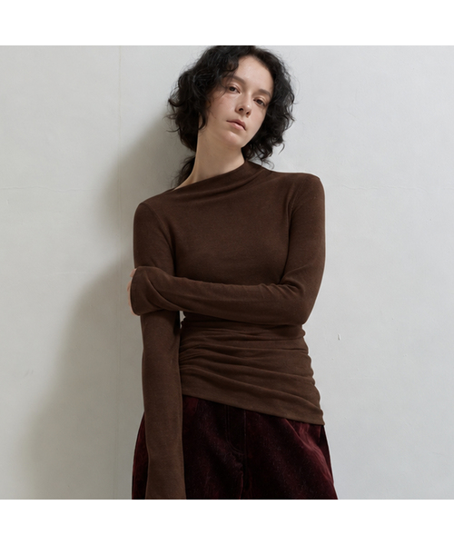 VOYONN(ボヨン)の「ウールレーヨン アシンメトリーネックドレープTシャツ ブラウン 0207(Tシャツ/カットソー・レディース・ダークブラウン・FREE)」の1枚目の写真